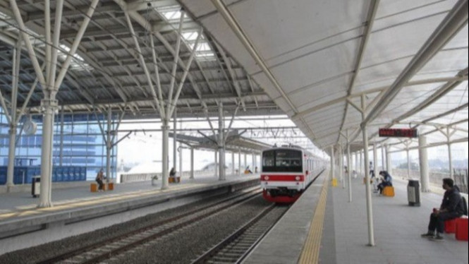 634229fd7597f-kereta-api-listrik-krl_665_374
