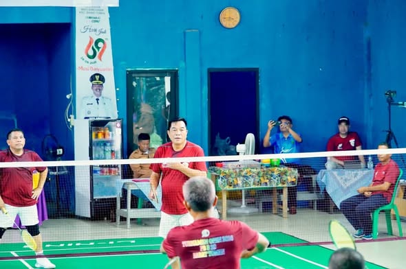 bupati_toha_tohet_buka_turnamen_badminton_babat_to
