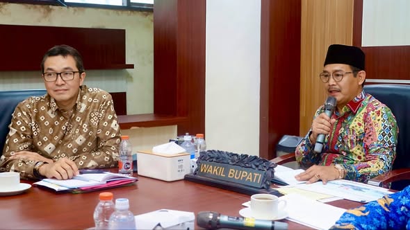 wabup_tekankan_peran_camat_migrasi_listrik_mep_ke_